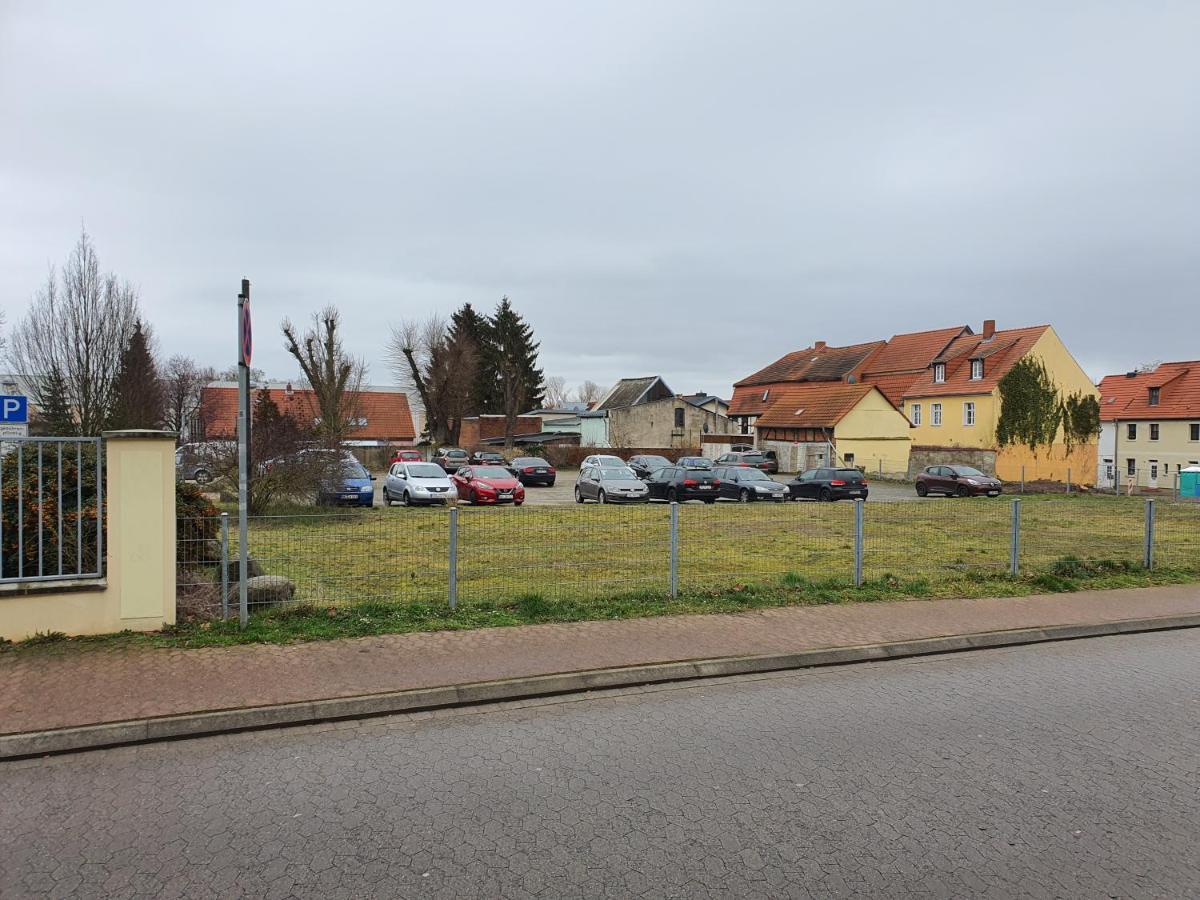 Grosses Offenes Loft Oder Kleine Gemuetliche Wohnung Mit Balkon Wolmirstedt Extérieur photo