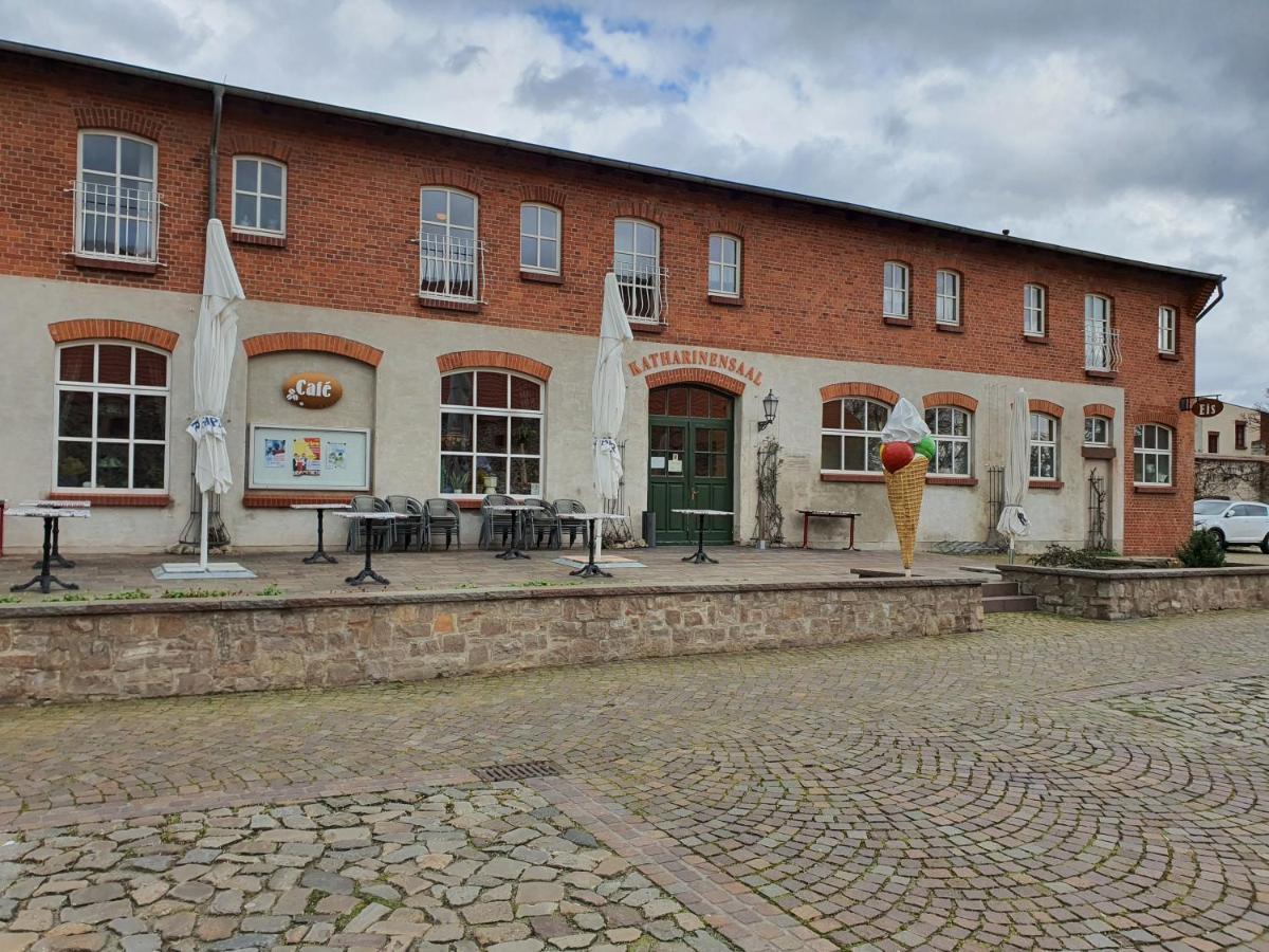 Grosses Offenes Loft Oder Kleine Gemuetliche Wohnung Mit Balkon Wolmirstedt Extérieur photo