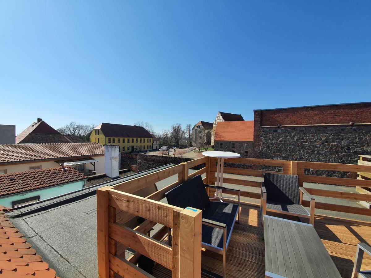 Grosses Offenes Loft Oder Kleine Gemuetliche Wohnung Mit Balkon Wolmirstedt Extérieur photo