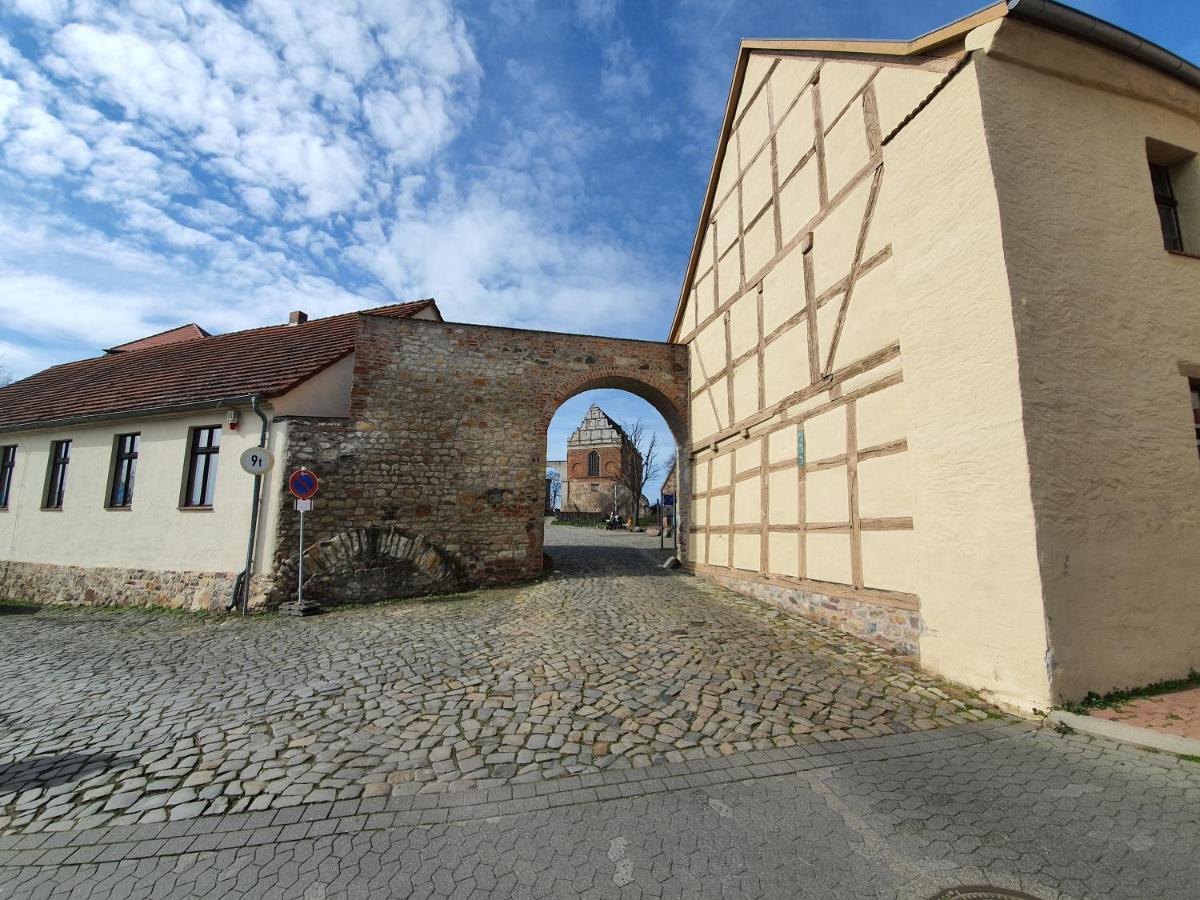 Grosses Offenes Loft Oder Kleine Gemuetliche Wohnung Mit Balkon Wolmirstedt Extérieur photo