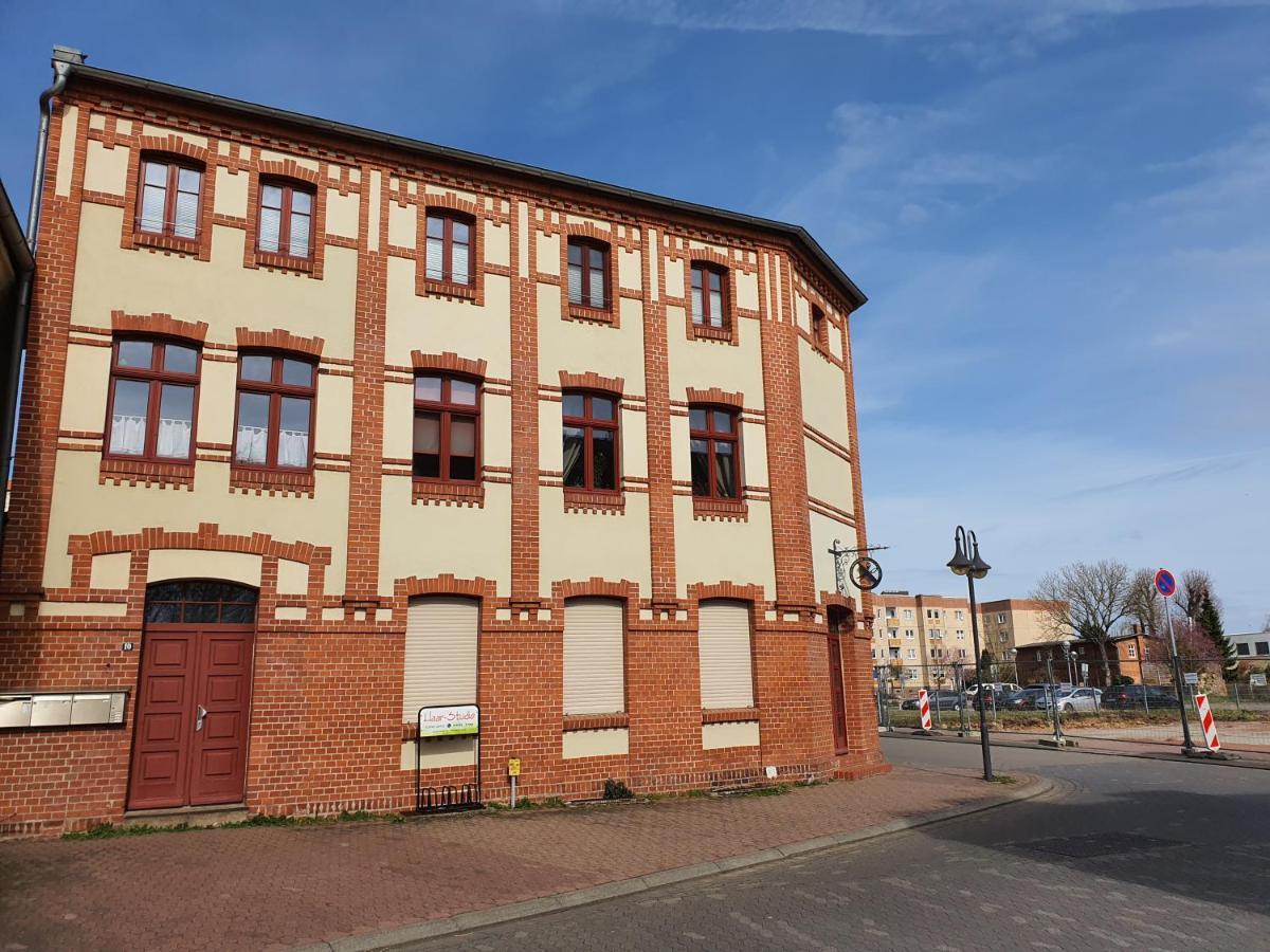 Grosses Offenes Loft Oder Kleine Gemuetliche Wohnung Mit Balkon Wolmirstedt Extérieur photo