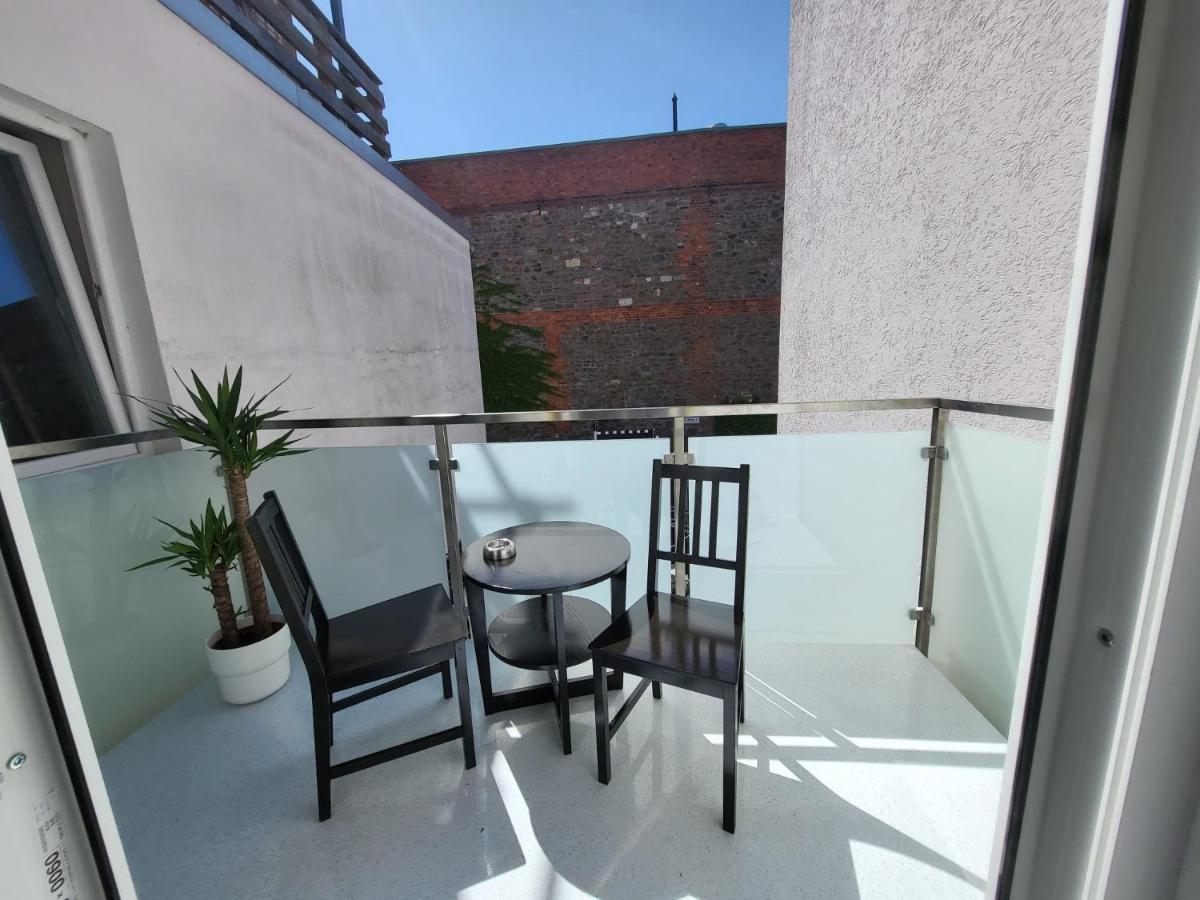 Grosses Offenes Loft Oder Kleine Gemuetliche Wohnung Mit Balkon Wolmirstedt Extérieur photo