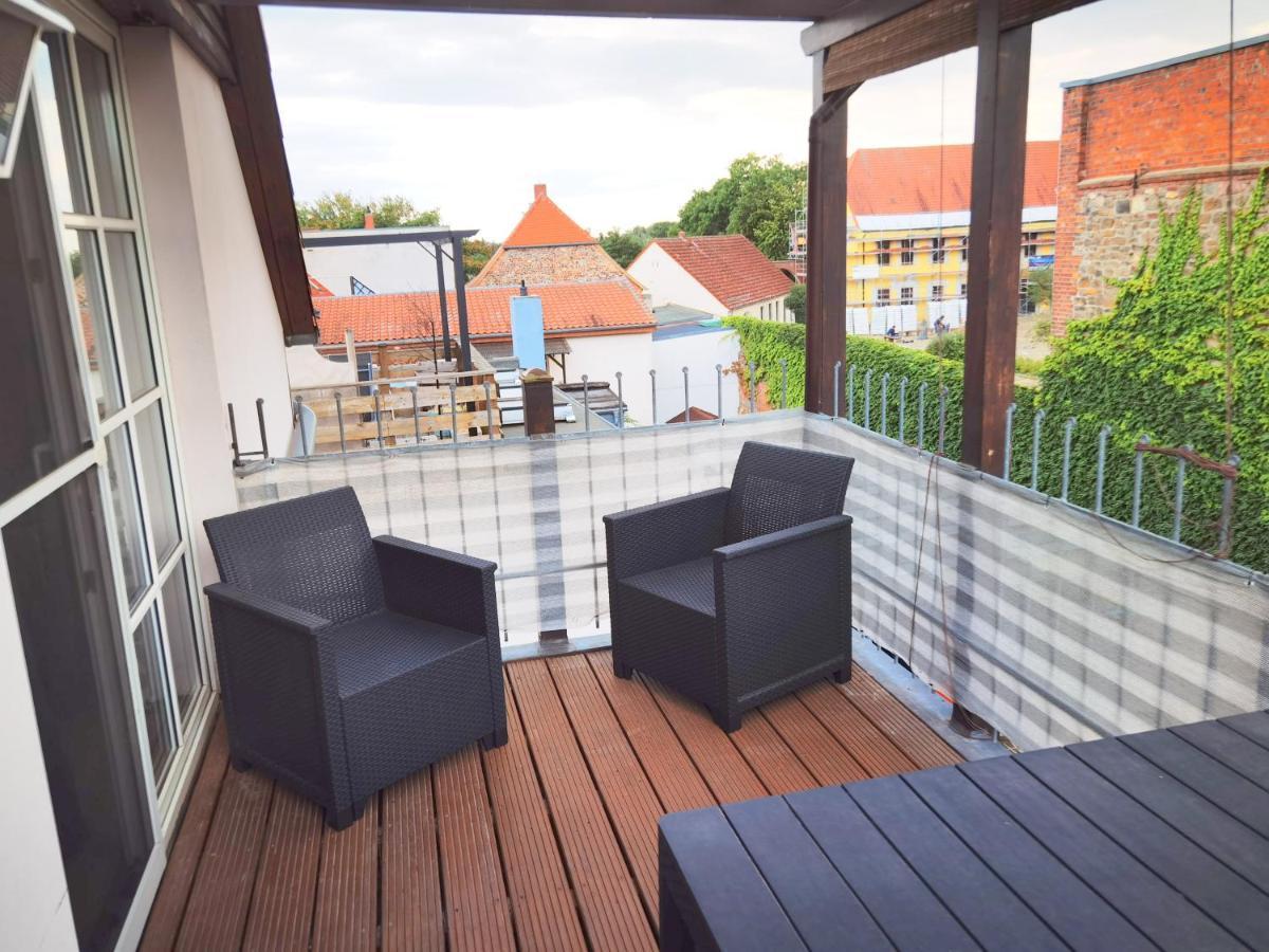 Grosses Offenes Loft Oder Kleine Gemuetliche Wohnung Mit Balkon Wolmirstedt Extérieur photo