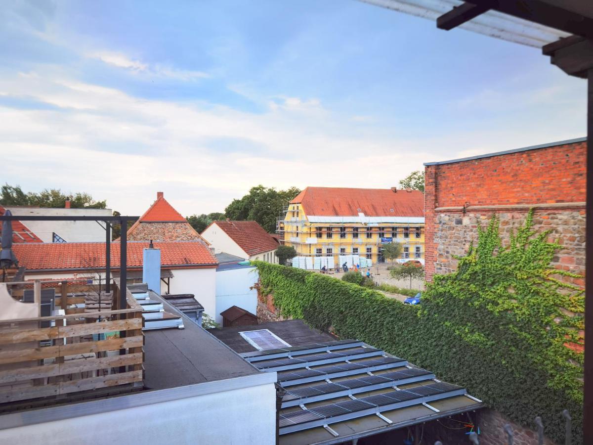 Grosses Offenes Loft Oder Kleine Gemuetliche Wohnung Mit Balkon Wolmirstedt Extérieur photo