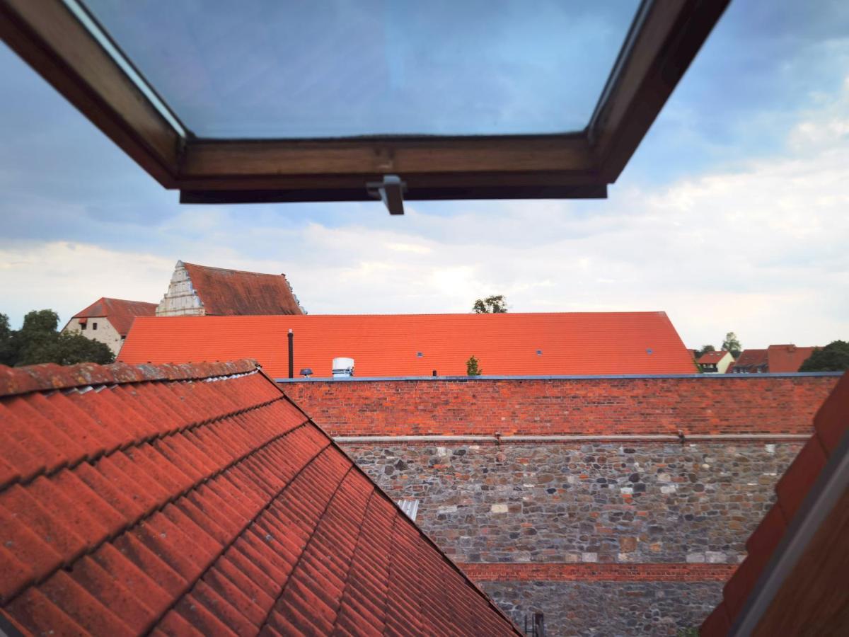 Grosses Offenes Loft Oder Kleine Gemuetliche Wohnung Mit Balkon Wolmirstedt Extérieur photo