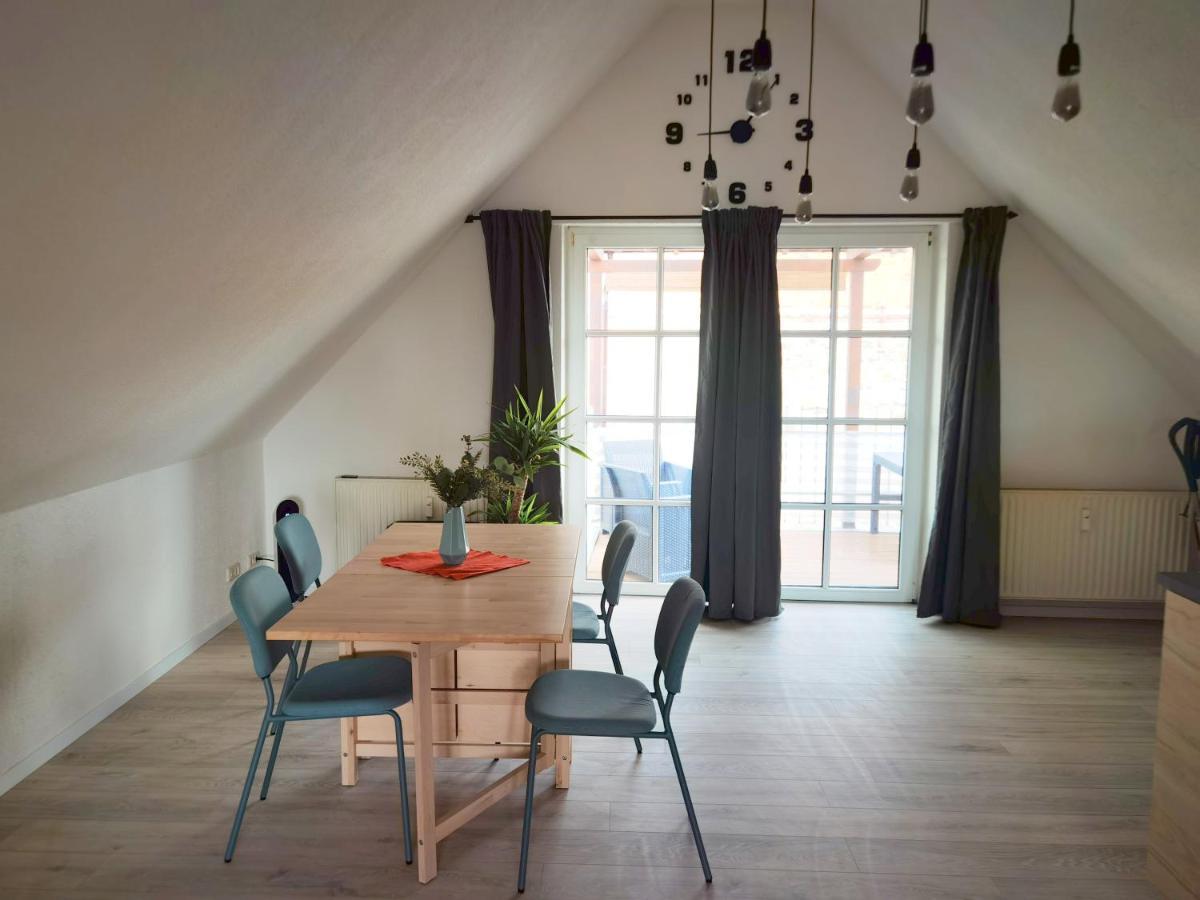 Grosses Offenes Loft Oder Kleine Gemuetliche Wohnung Mit Balkon Wolmirstedt Extérieur photo