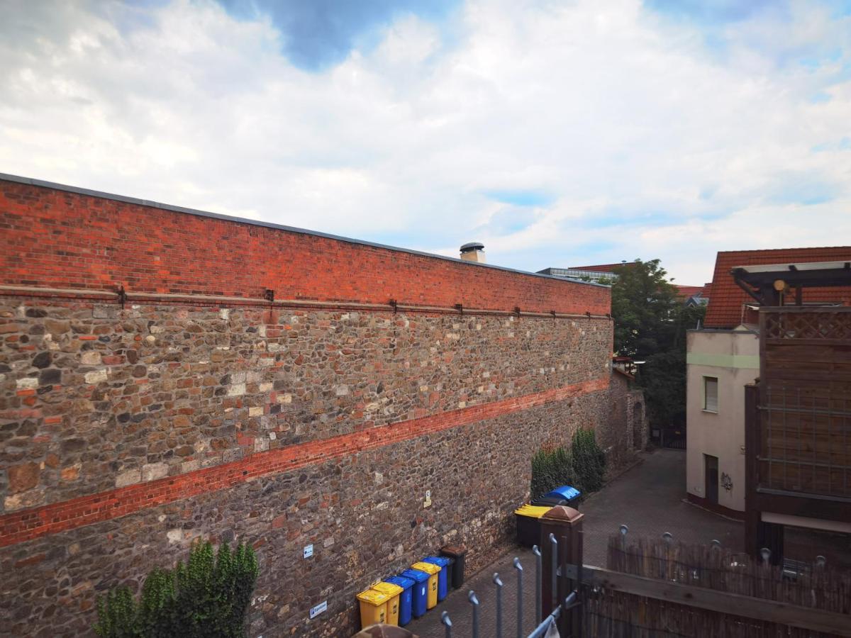 Grosses Offenes Loft Oder Kleine Gemuetliche Wohnung Mit Balkon Wolmirstedt Extérieur photo