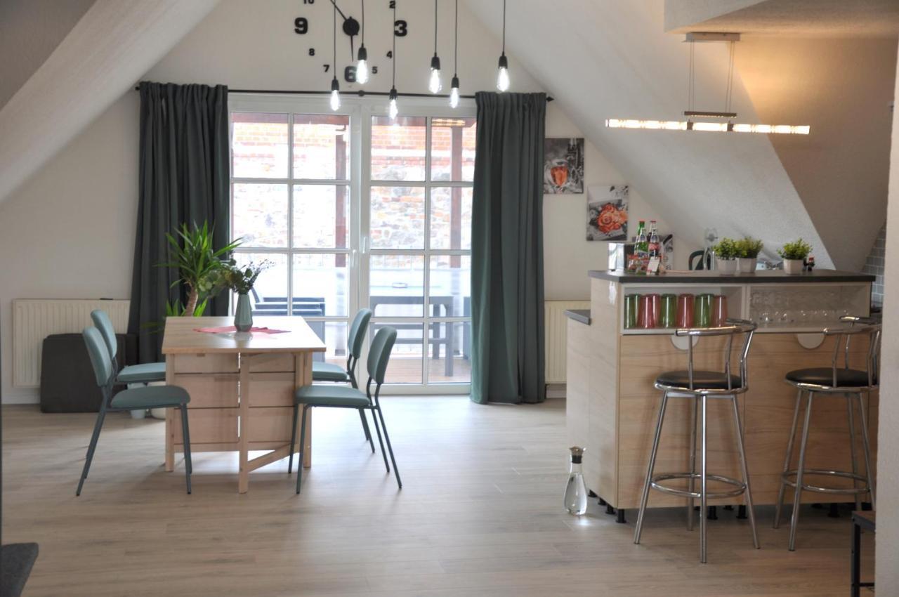Grosses Offenes Loft Oder Kleine Gemuetliche Wohnung Mit Balkon Wolmirstedt Extérieur photo