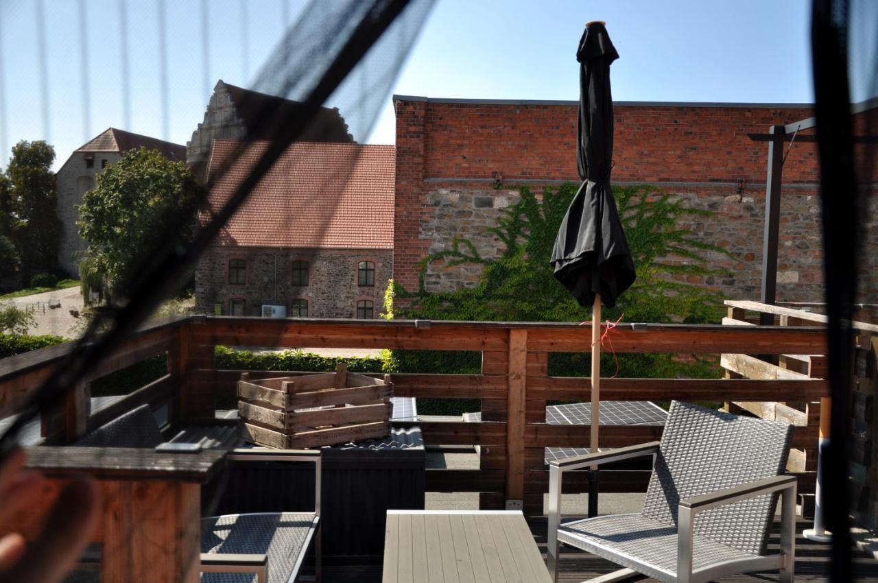 Grosses Offenes Loft Oder Kleine Gemuetliche Wohnung Mit Balkon Wolmirstedt Extérieur photo