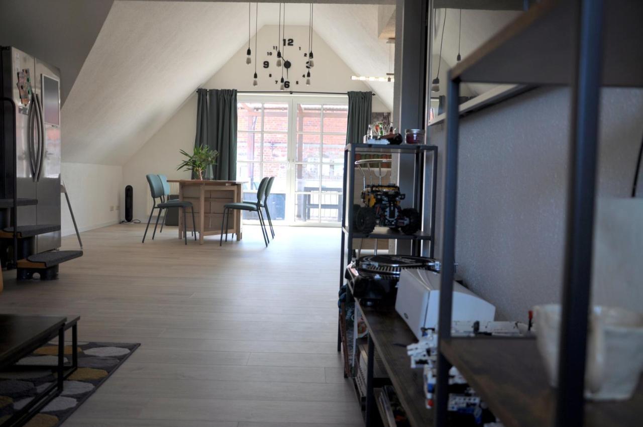 Grosses Offenes Loft Oder Kleine Gemuetliche Wohnung Mit Balkon Wolmirstedt Extérieur photo