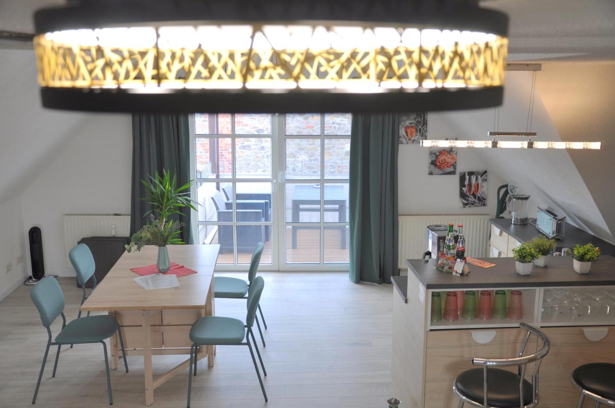 Grosses Offenes Loft Oder Kleine Gemuetliche Wohnung Mit Balkon Wolmirstedt Extérieur photo
